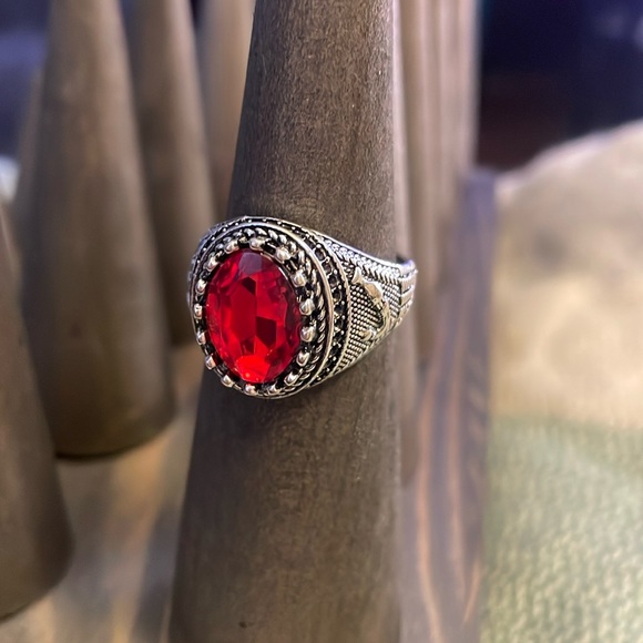 Red gem silver tone ring - Picture 1 of 3